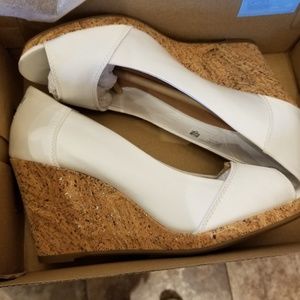 Toms White Wedge